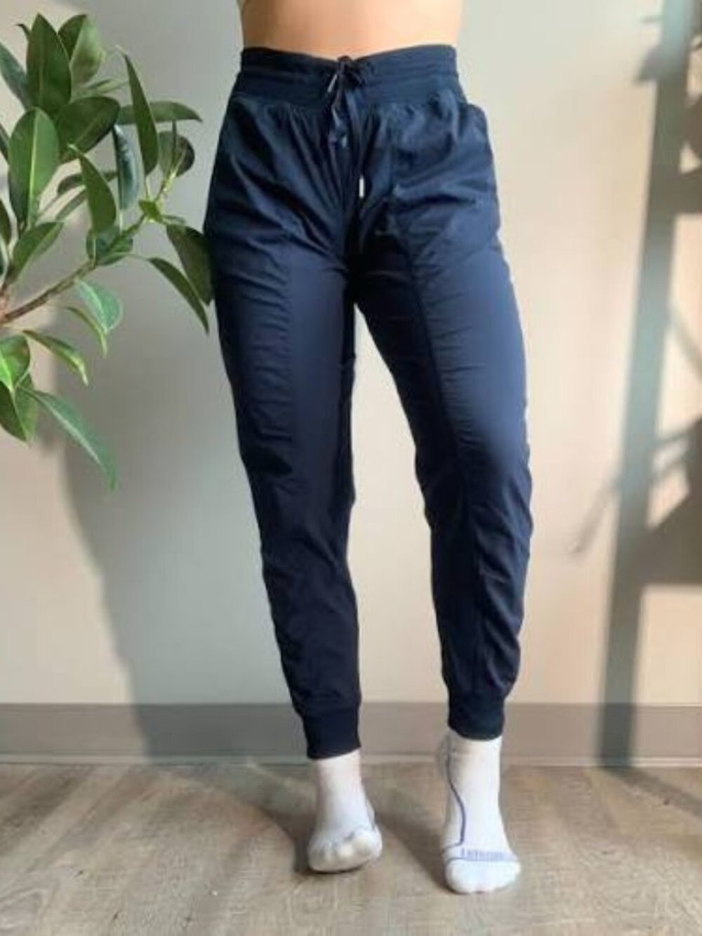 LuLuLemon Dance studio Navy pant in great condition Size 4